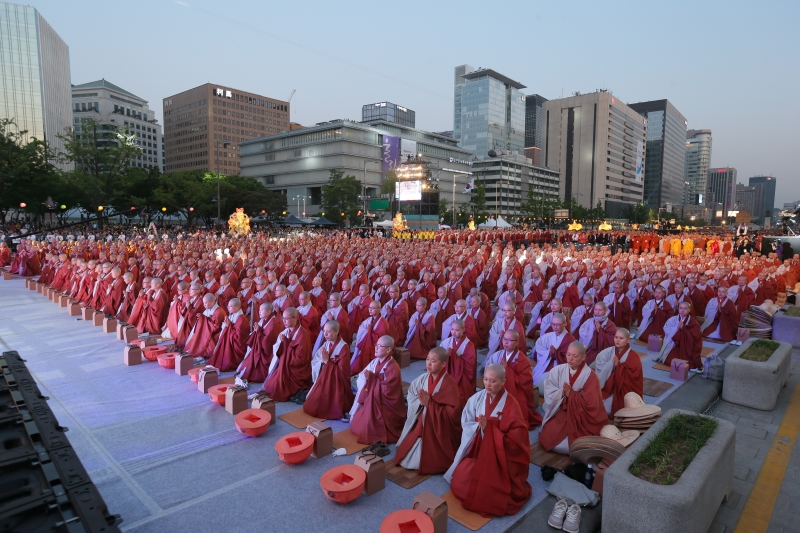 2015.05.16_2 기원대회_학인스님 예불 호궤합장